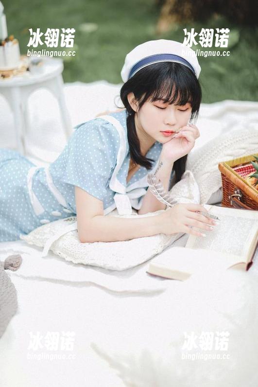 今日推荐：是依酱呀的少女图包，看得我手心出汗！
