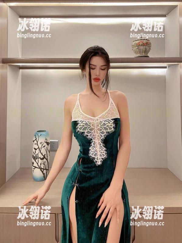 李嘉欣97 微密圈 - 下载李嘉欣97的齐屁短裤写真集,准备好心跳加速了吗?