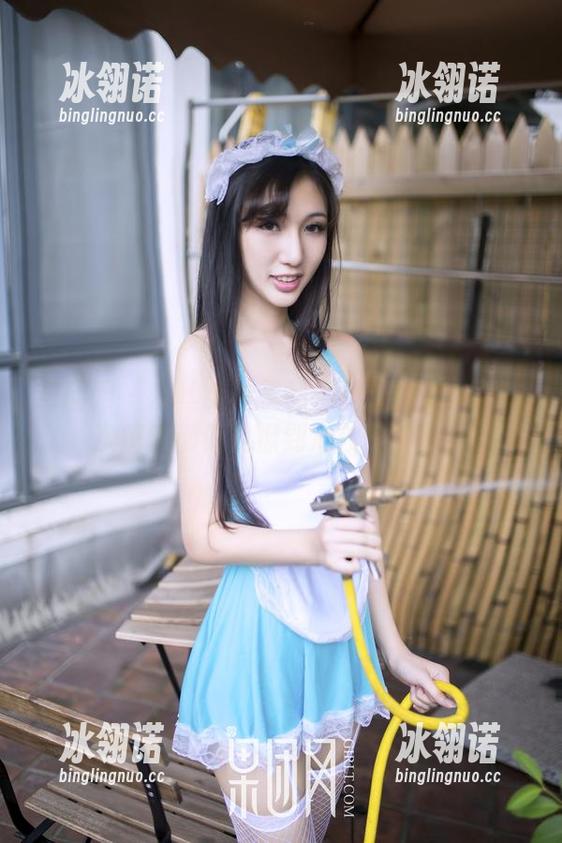 果团网 - 灰丝女神莫雅淇壁纸合集：让每次解锁都像是撩到心仪的对象！