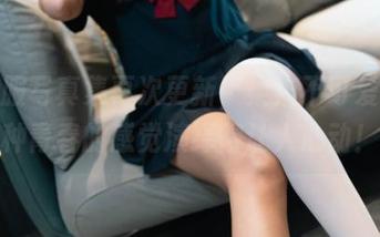 水手服写真集再次更新，柒柒不可爱把那种青春的感觉演绎得让人心动！