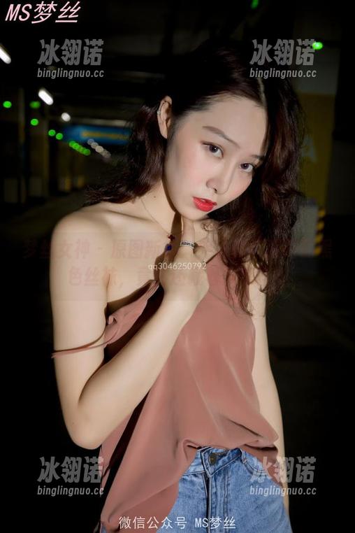 梦丝女神 - 原图新解：乔儿舞蹈服搭配黑色丝袜，竟然还藏着小惊喜？