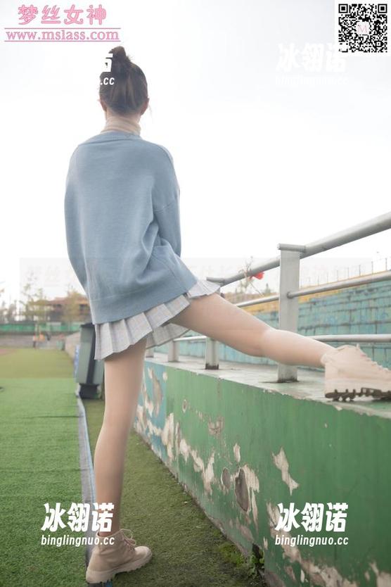 梦丝女神-小穆 梦丝女神 - 毛衣挡不住长腿?小穆这组图片真是让人眼睛移不开。
