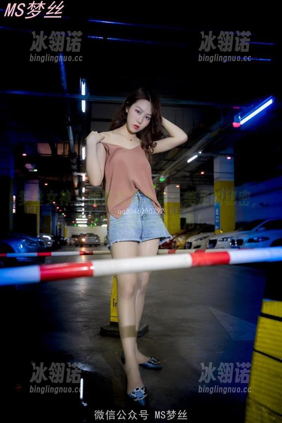 梦丝女神 - 晓晓写真大典：美足的秘密，居然还有这样的视角！