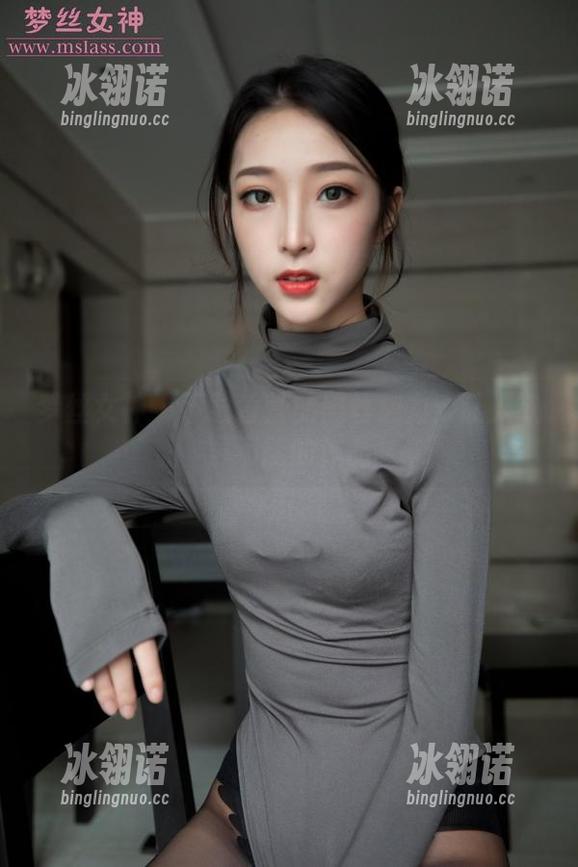 梦丝女神 - 下载香萱的黑丝魅力：让人欲罢不能的作品