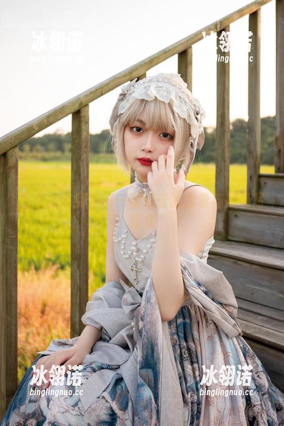 《女王驾到》——梨瑾瑾的力量与柔情写真集