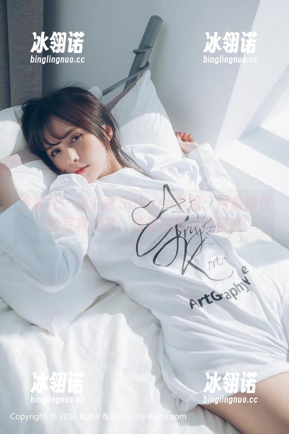 波萝社-猫九酱Sakura 波萝社 - 猫九酱Sakura学姐:网盘特供的写真大赏,仿佛在和我对视哦