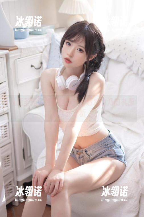 清水由乃 从无圣光到独特魅力——清水由乃的礼服作品分析