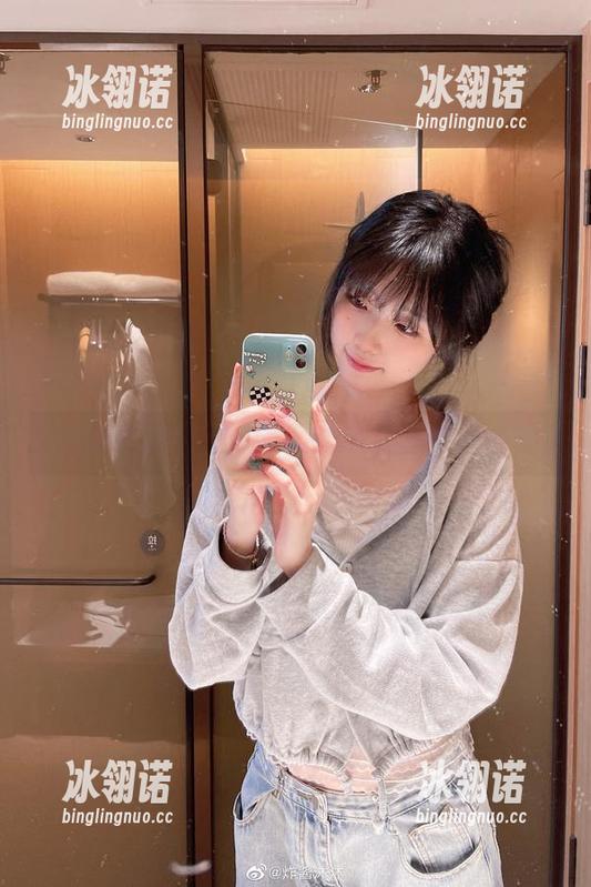 炸酱沐沐写真：隐藏在裸足里的小情愫