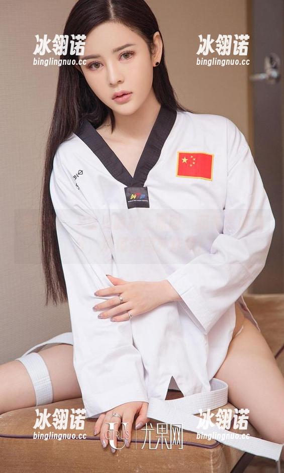 爱尤物 - E宝贝的护士原图：服务态度满分，颜值却意外炸裂！