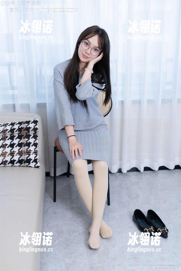 甜予摄影-澜澜 甜予摄影 - 袜子界的时尚导师——澜澜黑棉袜美图分享来了,你准备好了吗?