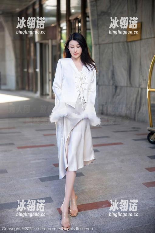 秀人网 - 放松一下：Cris_卓娅祺秘书OL黑丝美腿资源，完美的视觉享受
