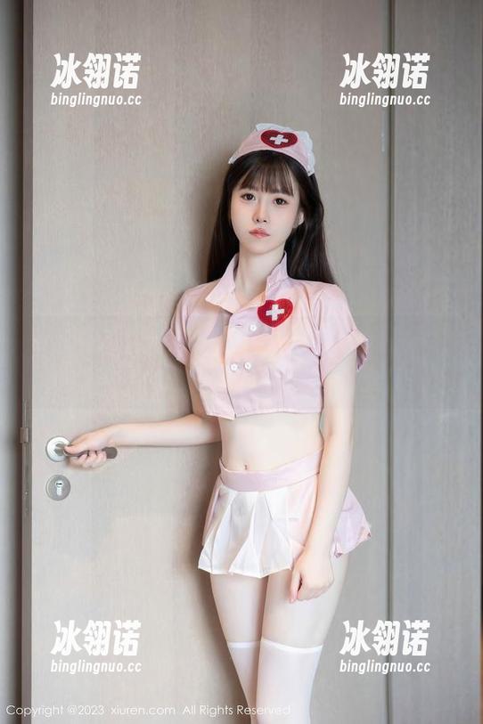 秀人网 - z杯悠悠的旅拍作品：真相是，背后的风光都是我摔倒的巧妙掩饰！