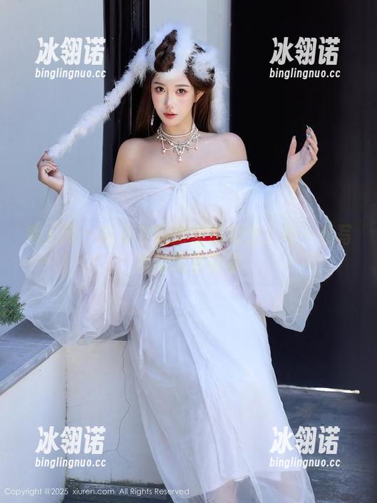秀人网-南乔 秀人网 - 南乔在校服里的秘密:每一张写真都藏着故事