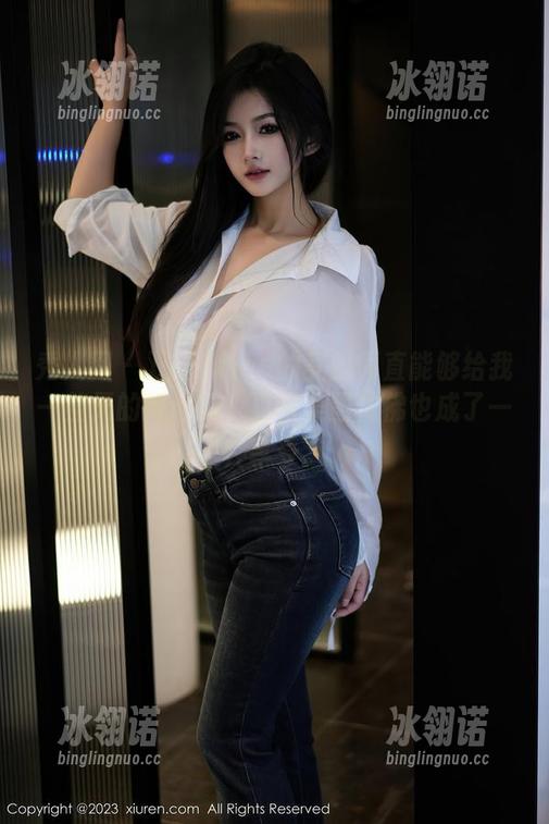 秀人网 - 双笙Alina的美脚简直能够给我一整天的好心情，看看美图仿佛也成了一种享受。