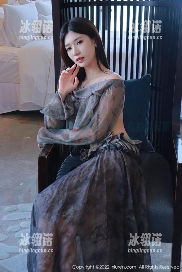 秀人网-周周不吃香菜 秀人网 - 厨娘周周不吃香菜,私拍瞬间原图大放送,隐秘的小秘密!