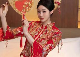 秀人网 – 美臀丝袜图包，看看大美媚京是怎么玩转你的想象的！