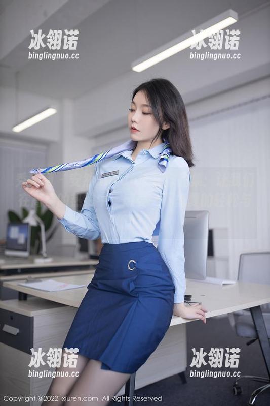秀人网 - 安然anran泳装作品集：让我们在高清的热浪中，感受一下盛夏的轻松与慵懒！