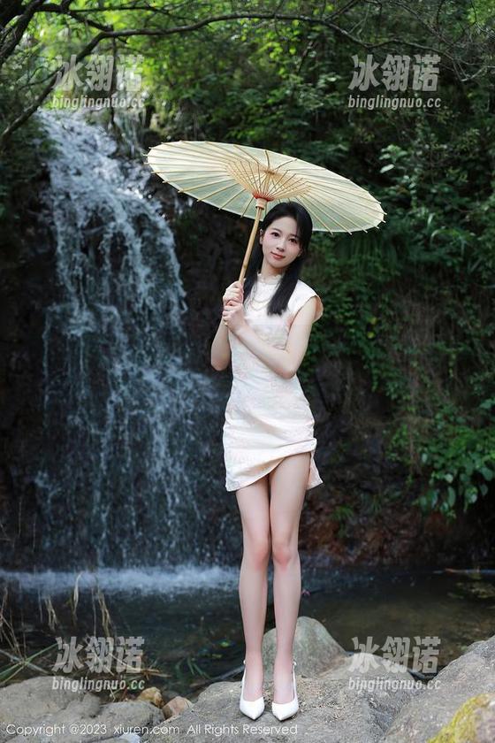 秀人网 - 小泡芙winna校园风：原图里藏着我的青春，壁纸也太好看了吧！