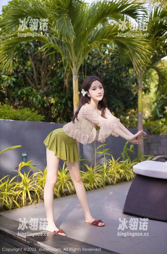 秀人网 - 小狐狸Kathryn的清纯写真套图，这波颜值真的让人忍不住想问：“你从哪里冒出来的？”