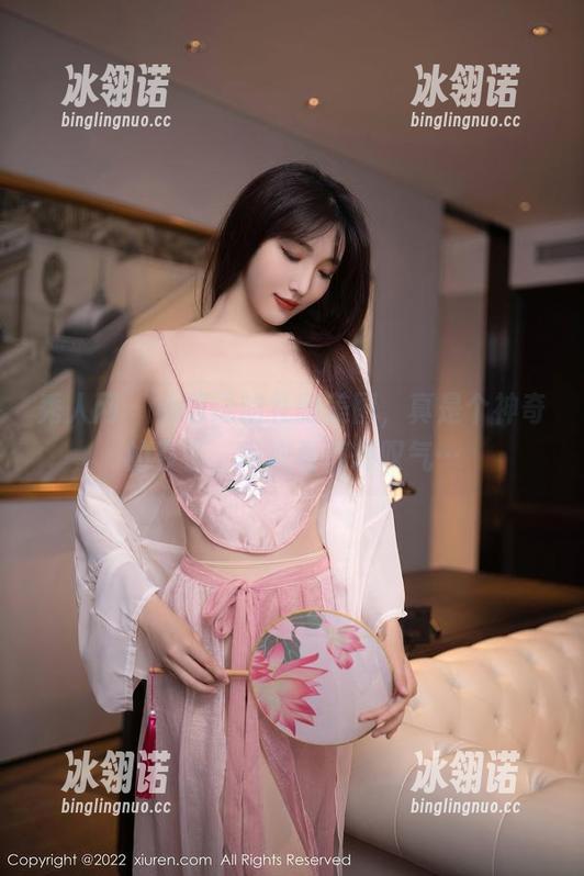 秀人网 - 小逗逗的礼服美图，真是个神奇的存在，每次看都想叹气…