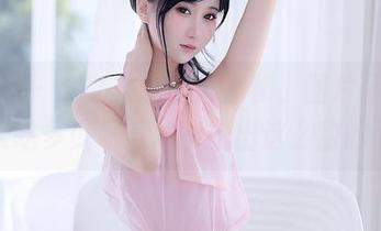 秀人网 – 林文文学妹大揭秘，图片分享：每天吃多少草莓才能拍出这么甜的照？