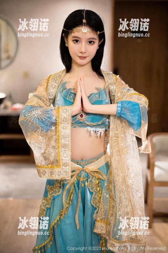 秀人网 - 果果Nikki在水手服里起航：私房合集，随意的欢愉