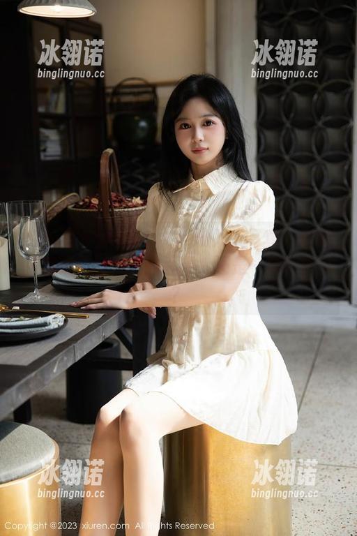 秀人网 - 梦娜Vanessa双人写真：你觉得这是一对情侣的幸福，还是一样的神秘？