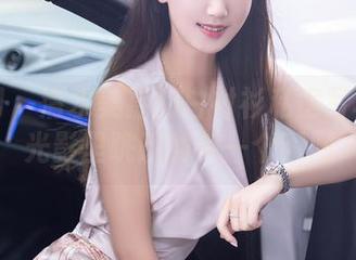 秀人网 – 清水美嘉的白衬衫私房写真：在光影里跳跃的每一个瞬间