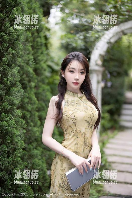秀人网 - 闪耀瞬间：艺轩体操服高清作品中的柔美与韧性