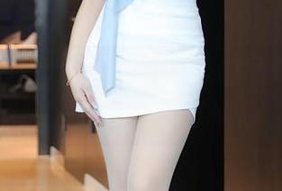 秀人网 – 雨儿baby在夏天的写真世界：照片背后小秘密满满