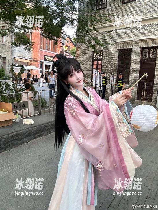在线狂欢：秋山AkI的狂三合集，别怕，这里没有底线。