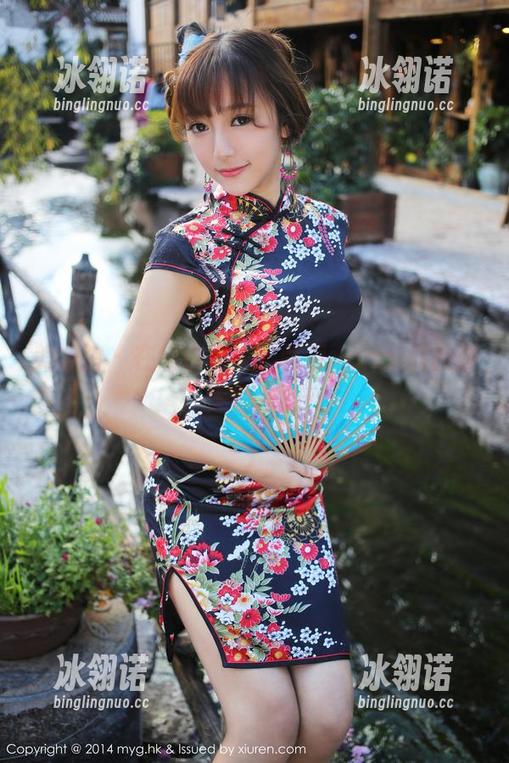 美媛馆 - 在线也能被王馨瑶yanni的校服美图撩到
