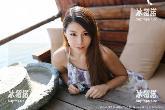美媛馆 - 王馨瑶yanni美腿图集，谁说腿不能当偶像？快来冲浪！