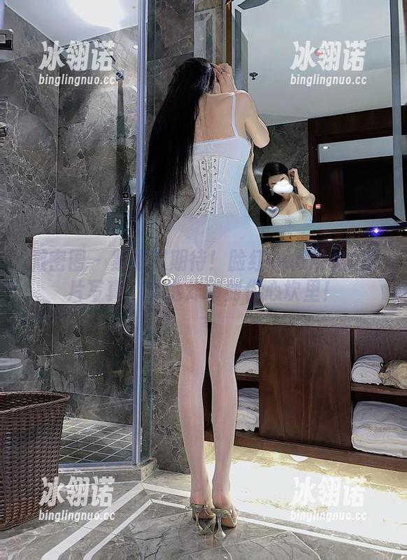 微密圈 - 紧张又期待！脸红Dearie的图片写真，原地炸裂到你心坎里！