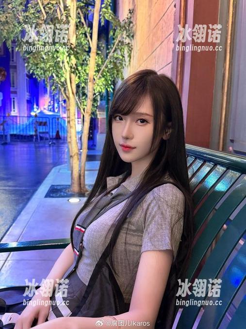 腐团儿Ikaros比基尼写真：我怀疑光线是她的特效师！