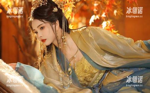 来吧，和苏嫣嫣阿姨开启精灵套图之旅：我就是那个被吸引的路人甲！