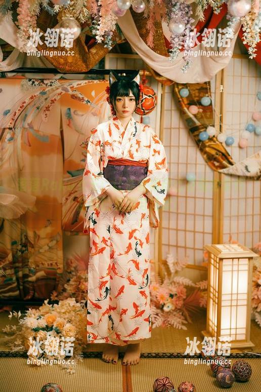 落落Raku女王：让你觉得自己在看全套作品时的羞涩与狂欢！