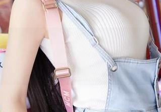 蜜桃社 – 在泳池里遇见露西Lucy：私拍套图中的水波荡漾与阳光闪烁。