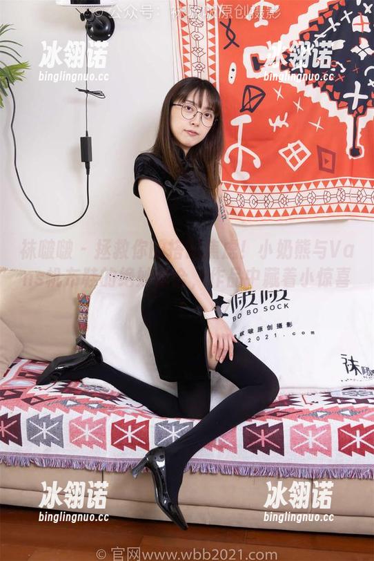 袜啵啵 - 拯救你的搭配焦虑！小奶熊与Vans帆布鞋的绝妙组合，作品中藏着小惊喜！