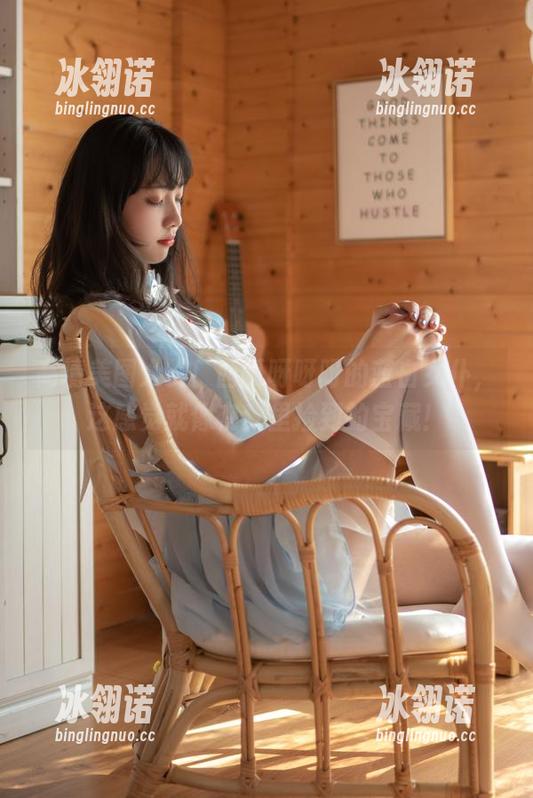 高清美图大赏！西呱呀呀呀的蓝白女仆，这感觉就像在梦里捡到的宝藏！