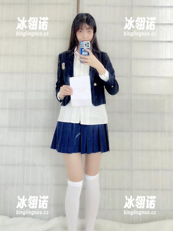 原图里的西瓜少女私房女仆，果然有种让人心动的魔力。