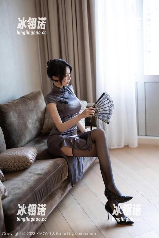 语画界 - 小蛮妖Yummy最新写真，发现裸足能撩得这么多小虫子，这是什么新技能？