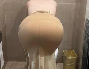微密圈 – 私房艺术：迷人的五姨太的兽笼女人，仿佛在低语。