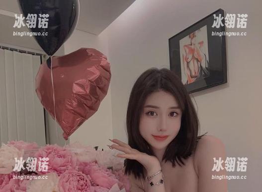 微密圈 - 脚的情书：阿色的高清美足作品，让人忍不住想要亲亲