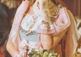学姐的秘密武器：陆卿卿kyokyo的写真图片，暴露了她的迷人气息