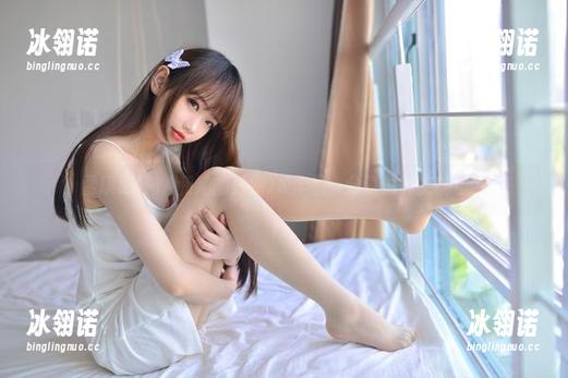 雪琪SAMA和她的透明JK作品：分享最真实的自我