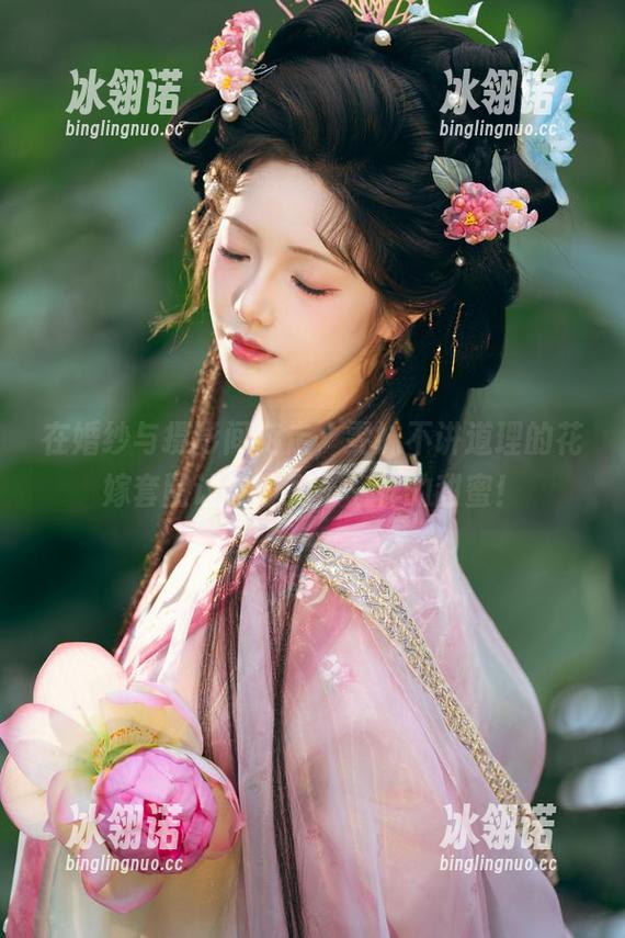 雯妹不讲道理 在婚纱与摄影间游走,雯妹不讲道理的花嫁套图让你窥视不一样的甜蜜!