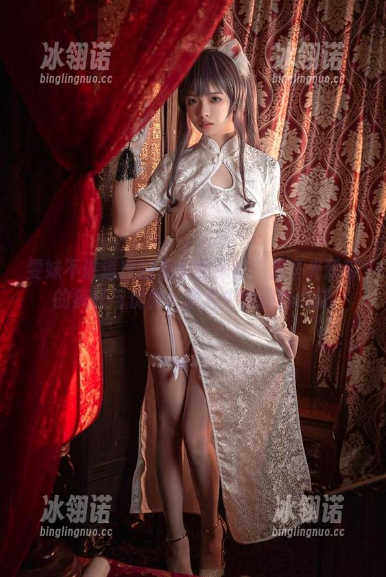 雯妹不讲道理 雯妹不讲道理的兔女郎探索:无圣光背带的疯狂与优雅,图片中的闪烁心跳