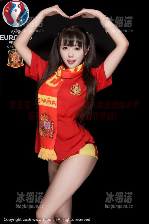 青豆客-魏扭扭 青豆客 - 一言不合就想扭!魏扭扭的水手服原图,捏得我心脏砰砰的!