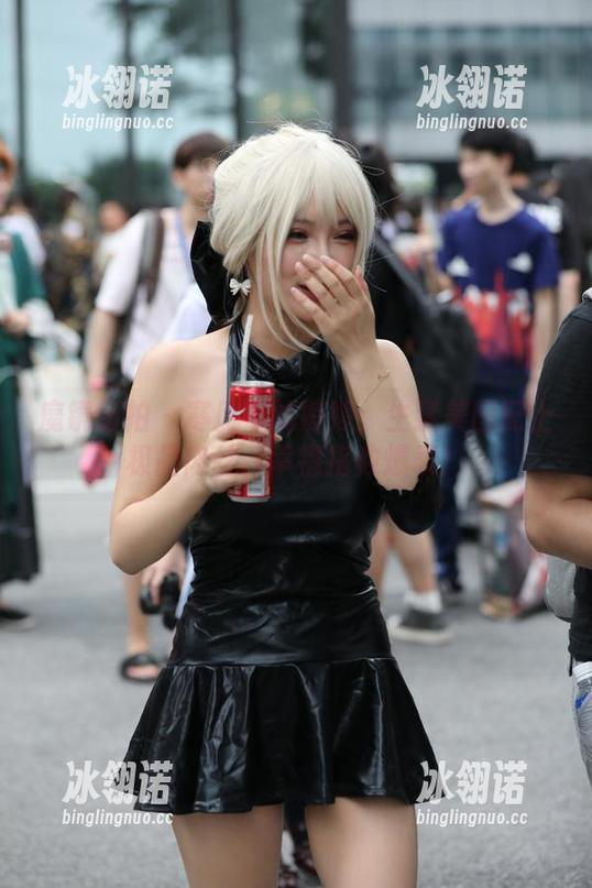 魔镜街拍-婷婷 魔镜街拍 - 寒风中的婷婷:生猛美图配上极品肉丝,幸福指数爆表!